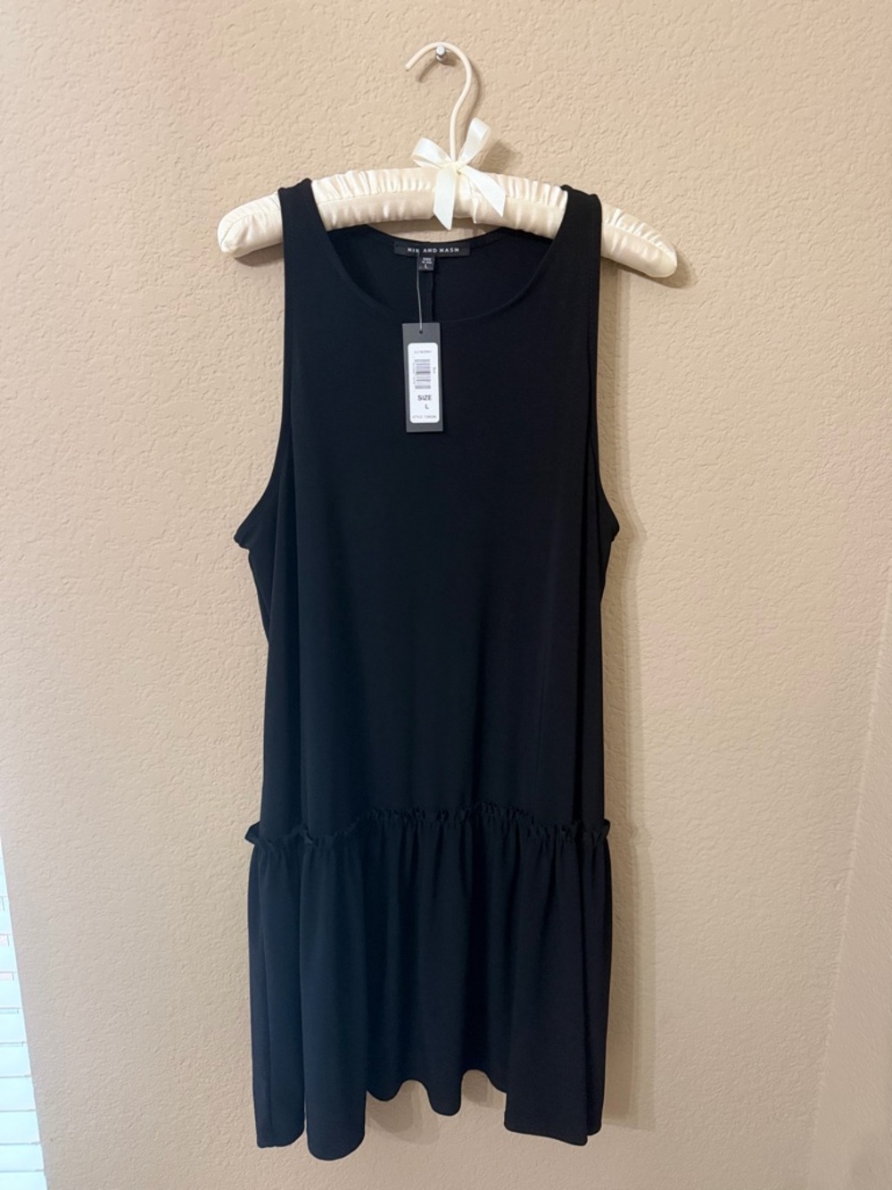 Women's Black Sleeveless Ruffle-Hem Dress